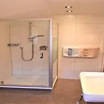 Schauer Apartman *